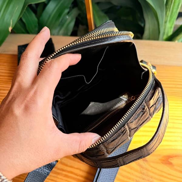 Túi Xách Nam Da Cá Sấu Gù Sang Trọng Túi đeo chéo nam da cá sấu gù phong cách mạnh