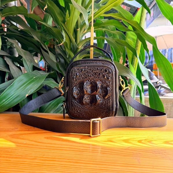 Túi Da Cá Sấu Gù Lớn – Phong Cách Nam Tính Túi xách nam da cá sấu gù cao cấp