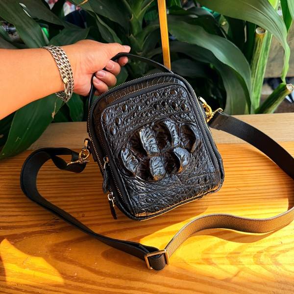 Túi Đeo Chéo Nam Da Cá Sấu Gù Sang Trọng Túi đeo chéo nam da cá sấu gù bền đẹp