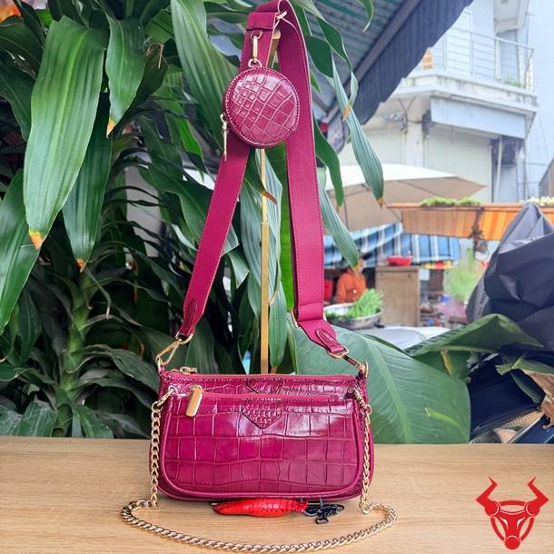 Túi nữ da cá sấu cao cấp với phong cách cá tính và khác biệt.