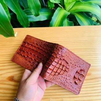 Ví Da Cá Sấu Nguyên Con Nhỏ VBA7 Màu Nâu Đỏ Tinh Tế Trong Từng Chi Tiết