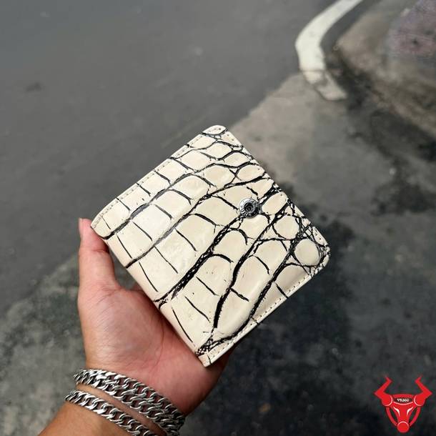 Ví Nữ Da Bụng Cá Sấu Thái Lan VRBA8 Cao Cấp Đa Dụng Ví da bụng cá sấu nữ VRBA8 trắng đen, phong cách hiện đại, sang trọng và tiện dụng.
