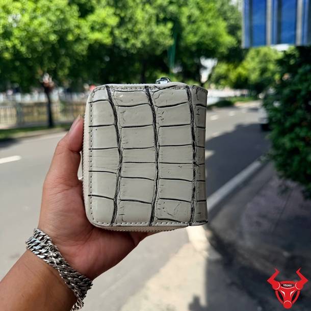 Ví nữ VRBA8 da bụng cá sấu vân vuông trắng đen, thanh lịch, cao cấp, thời trang và dễ phối đồ.