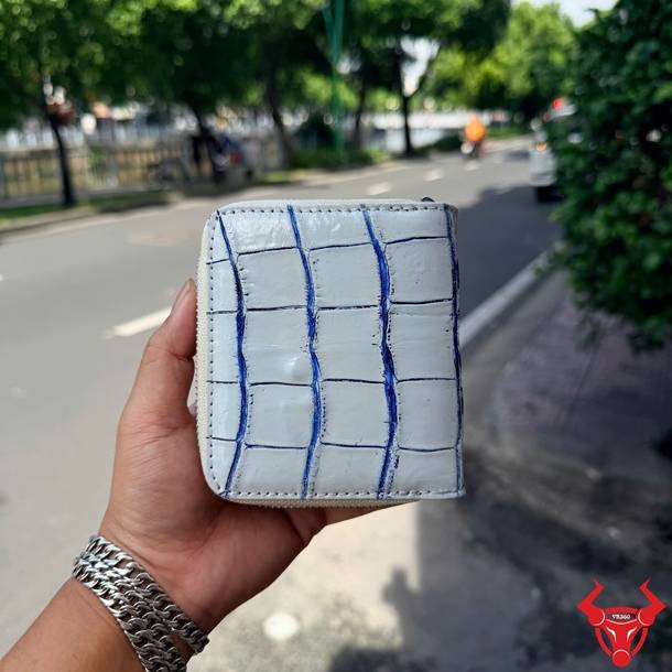 Ví nữ VRBA8 da bụng cá sấu Thái Lan vân vuông trắng xanh, sang trọng, thời trang và đa dụng.