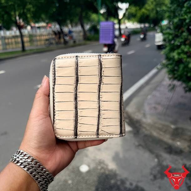 Ví nữ VRBA8 da cá sấu Thái Lan trắng đen, dáng ngắn thời trang, phong cách, sang trọng và đa dụng.