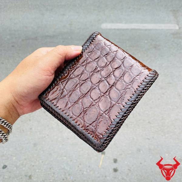 Ví da bụng cá sấu 2 mặt nâu đất cao cấp, thời trang và bền đẹp cho nam giới.