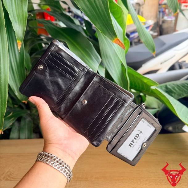 Ví da bò thật bền bỉ, sang trọng và hỗ trợ lưu trữ hiệu quả.