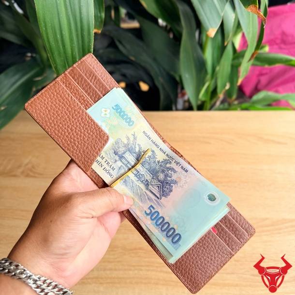 Ví da bò tiện dụng, gọn gàng, phù hợp cho người yêu thích phong cách tối giản.