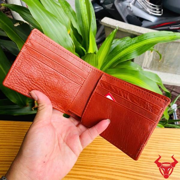 Ví mini da gai đuôi cá sấu màu nâu đỏ cao cấp, nhỏ gọn và đầy phong cách.