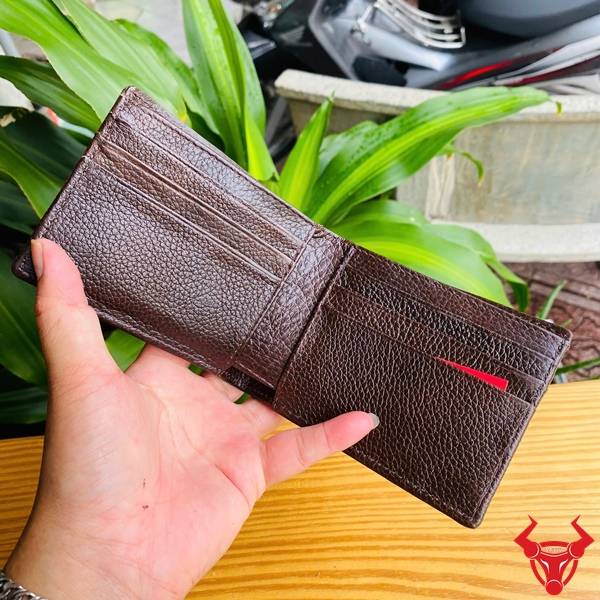 Ví mini da gai lưng cá sấu màu nâu đất cao cấp, nhỏ gọn và đầy phong cách.