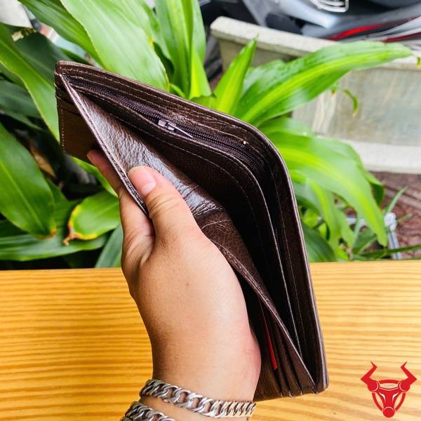 Ví da gai lưng cá sấu mini màu nâu đất tiện dụng, bền đẹp và thời trang.