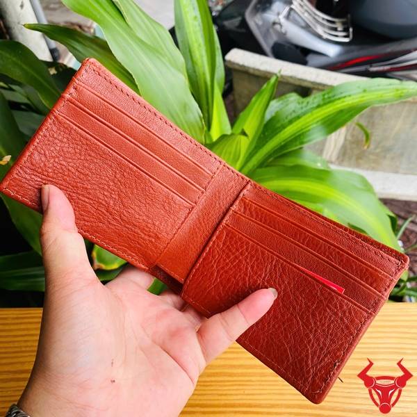 Ví Nam Mini Da Cá Sấu Gai Tay VFA5 Màu Nâu Đỏ Cao Cấp Ví mini da cá sấu gai tay màu nâu đỏ cao cấp, nhỏ gọn và đầy phong cách.