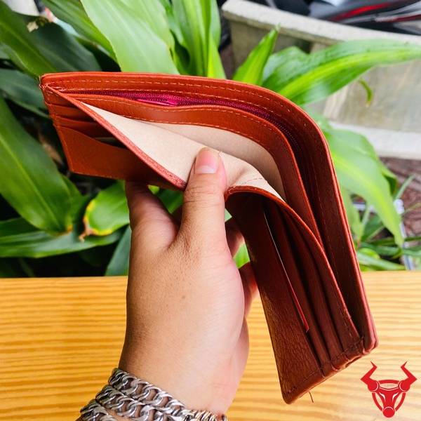Ví Mini Da Cá Sấu Gai Tay VFA5 Màu Nâu Đỏ Chính Hãng Ví da cá sấu gai tay mini màu nâu đỏ tiện dụng, bền đẹp và thời trang.