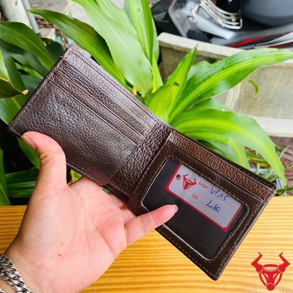 Ví mini da cá sấu gai tay màu nâu đất cao cấp, nhỏ gọn và đầy phong cách.