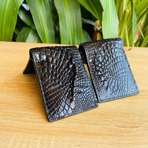 Ví da cá sấu mini form ngang với thiết kế tiện ích, cao cấp và bền đẹp.