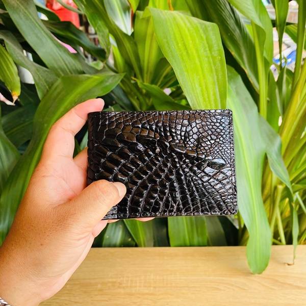 Ví mini da cá sấu vảy rồng cao cấp, nhỏ gọn, bền đẹp và tiện dụng.