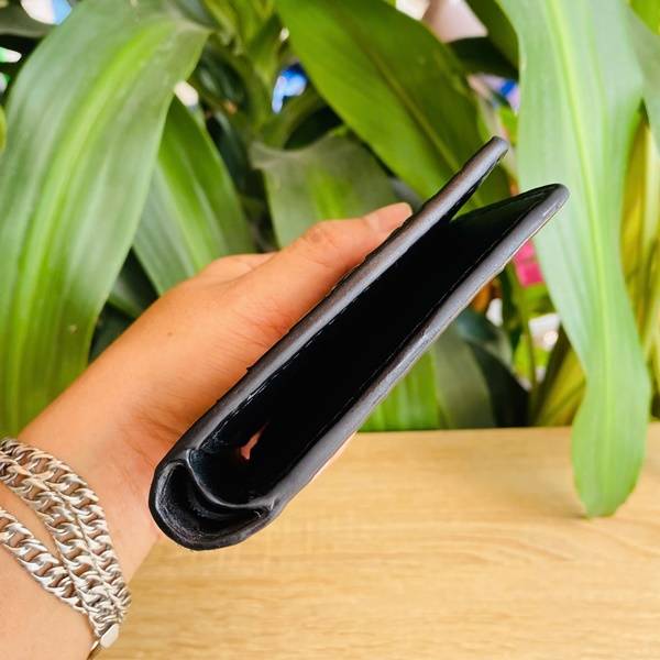 Ví da cá sấu vảy rồng cao cấp với thiết kế mini hiện đại và bền bỉ.