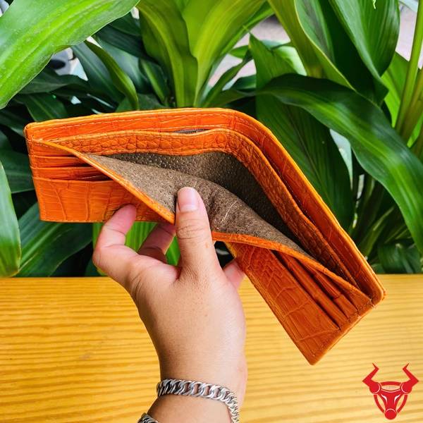 Ví da bụng cá sấu VCA8 màu vàng cam sang trọng, thời trang và đậm chất đẳng cấp.