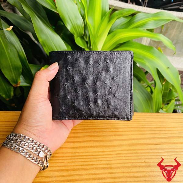 Ví nam da bụng đà điểu màu đen với thiết kế thời trang, cao cấp và độ bền vượt trội.