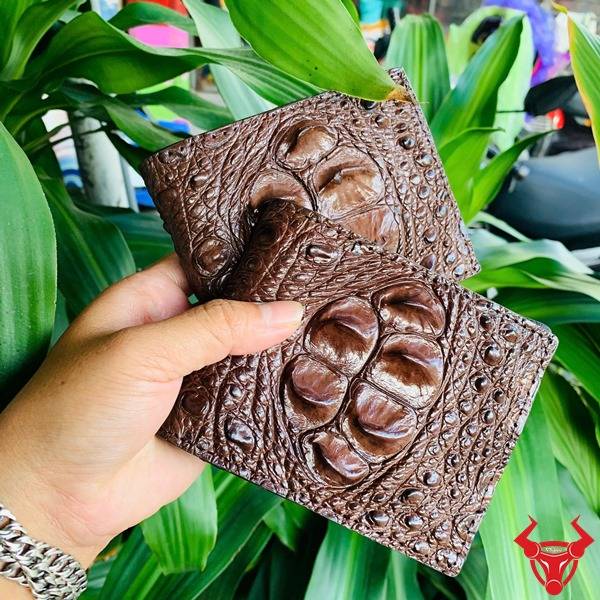 Sắc nâu đất trầm sang kết hợp vân gù lớn đầy cá tính và khác biệt.