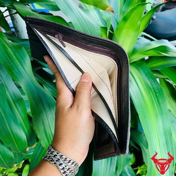 Vẻ đẹp khác biệt, sang trọng với vân gù lớn và màu nâu đất thời thượng.