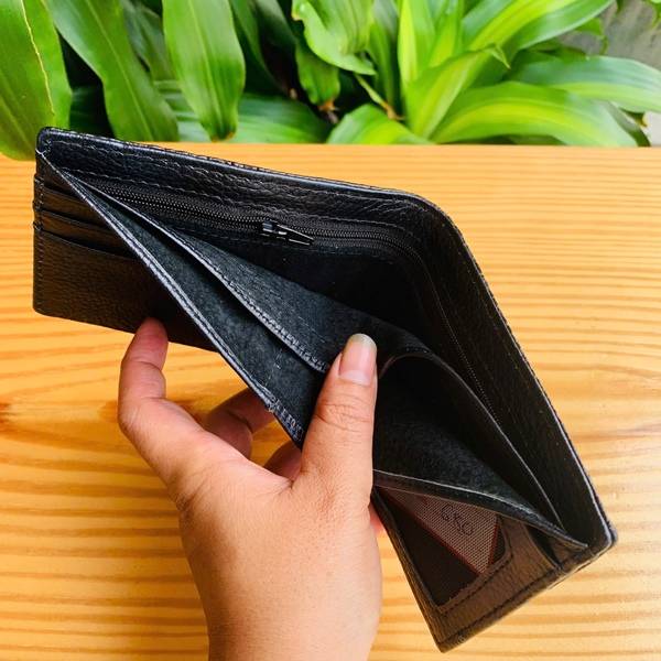 Ví nam da cá sấu nguyên con thời trang, lịch lãm và thể hiện phong cách đẳng cấp.