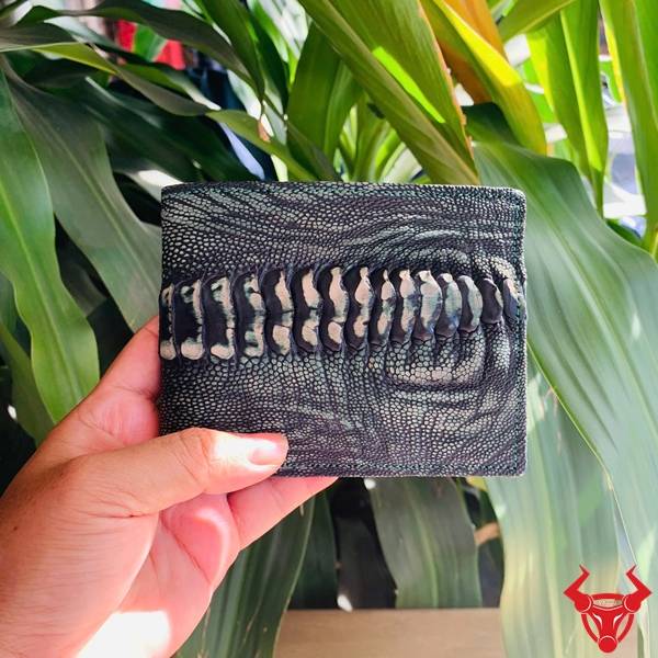 Ví nam da wax chân đà điểu màu xanh lá cao cấp, thời trang và đầy phong cách.