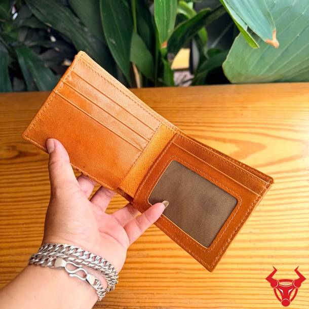 Ví Form Ngang Da Cá Sấu Gai Tay Màu Vàng Cam Bền Đẹp Ví da cá sấu thật màu vàng cam bền bỉ, sang trọng và phù hợp sử dụng hằng ngày.
