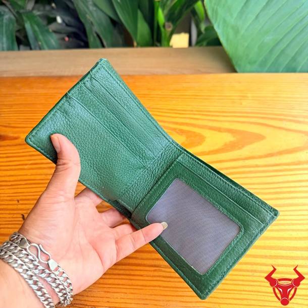 Ví da cá sấu thật màu xanh lá bền đẹp, sang trọng và tiện dụng.