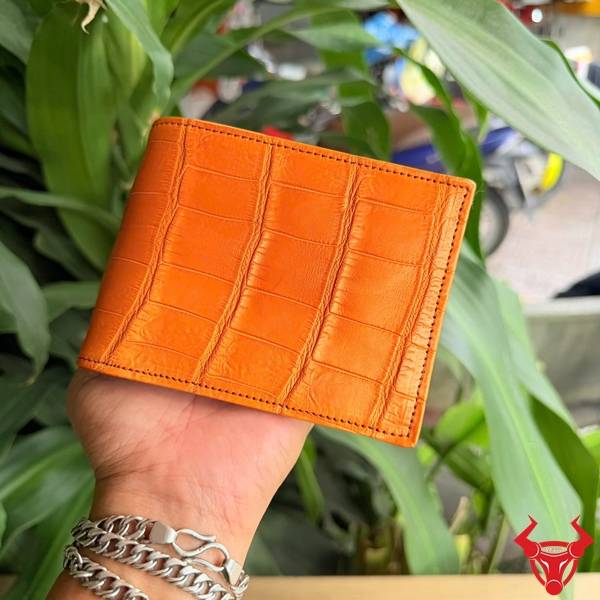 Màu cam thời thượng, thiết kế nhỏ gọn, vừa vặn và bố trí ngăn tiện lợi.