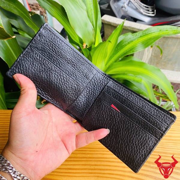 Ví mini da bụng cá sấu màu đen cao cấp, nhỏ gọn, sang trọng và tiện dụng.