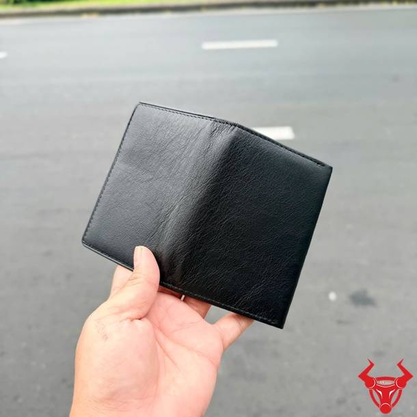 Mẫu ví nam mini cao cấp, nhỏ gọn, dễ mang theo và tối ưu không gian sử dụng.