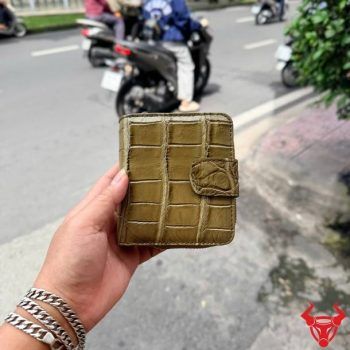 Ví Nữ VRBA8 Dáng Đứng Da Cá Sấu Xanh Rêu – Độc Đáo Và Tiện Dụng
