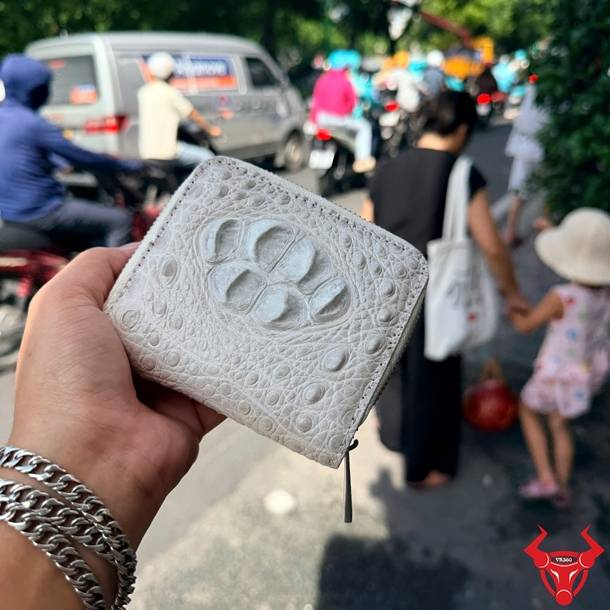 Ví nữ VRBA4 da gù lưng bạch tạng, phụ kiện thời trang cao cấp với kiểu dáng ngắn đa dụng.