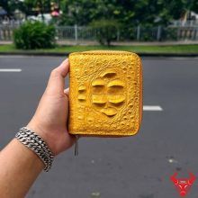 Ví nữ da cá sấu gù lưng vàng nổi bật, mang phong cách cao cấp, cá tính và dễ sử dụng hằng ngày.