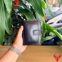 Ví nữ da bò cao cấp mang phong cách thanh lịch và đẳng cấp.
