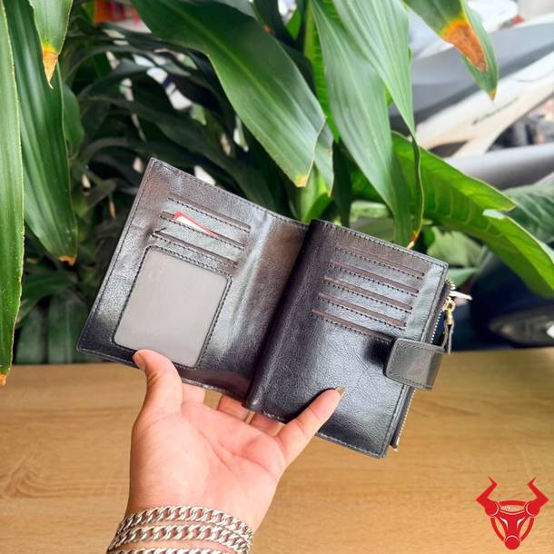 Ví nữ màu đen thời trang với thiết kế khoa học và độ bền vượt trội.