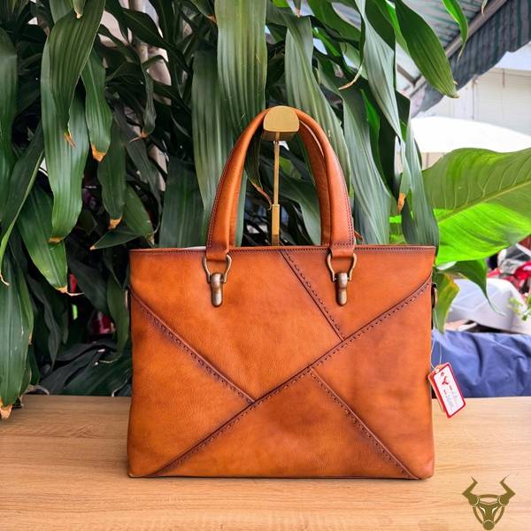 Cặp da bò Vegtan E10 phong cách doanh nhân, sang trọng và bền bỉ.