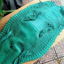 Chất liệu da cá sấu xanh ngọc size 4 lớn dành cho thiết kế đồ da cao cấp.