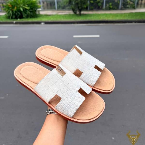 Dép Da Cá Sấu Nam Chữ H Đế Vibram DJA8-A Sang Trọng Dép nam da cá sấu DJA8-A chữ H, đóng thủ công, đế Vibram cao cấp và thời trang.
