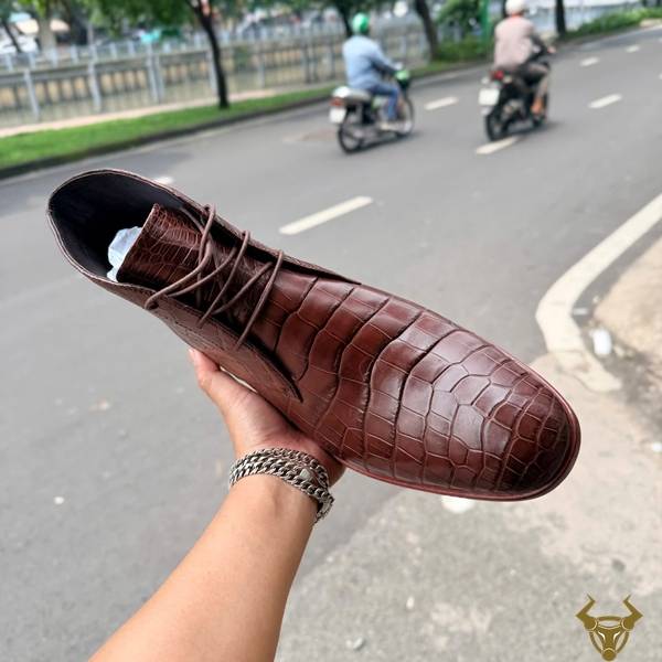 Giày Chukka Boot nam da cá sấu thật phong cách, trẻ trung.