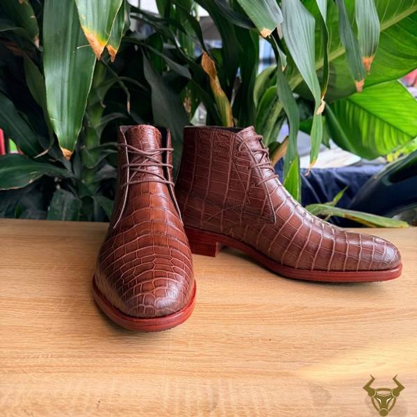 Giày Chukka Boot nam hiện đại, sang trọng và cá tính.