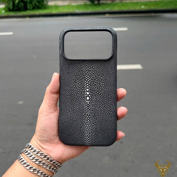 Ốp da cá đuối ELAA17 cho iPhone 17 Pro Max, đẳng cấp và khác biệt.