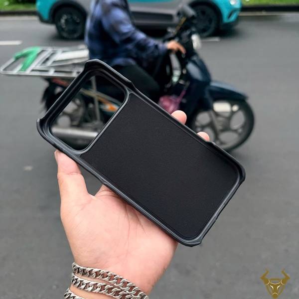 Ốp lưng da cá đuối iPhone 17 Pro Max ELAA17 kiểu 2 độc đáo.