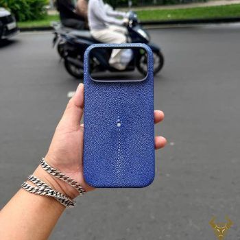 Ốp Lưng Da Cá Đuối iPhone 17 Pro Max ELAA17 Màu Xanh Dương Đẳng Cấp