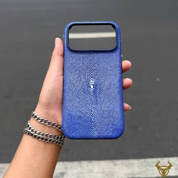 Ốp da cá đuối ELAA17 xanh dương cho iPhone 17 Pro Max, đẳng cấp và khác biệt.