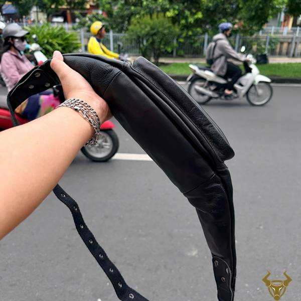 Túi bao tử nam da bò Contact34 màu đen cao cấp, tiện dụng.