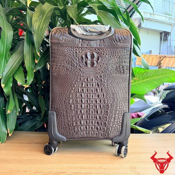 Vali du lịch da cá sấu gù Size 50, sang trọng, đẳng cấp và khác biệt.