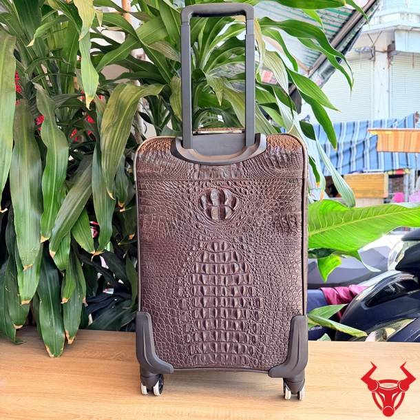 Vali da cá sấu gù Size 50, phụ kiện du lịch sang trọng và thời trang.