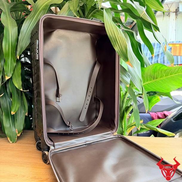 Vali du lịch da cá sấu gù Size 50, cao cấp, nổi bật và thời thượng.